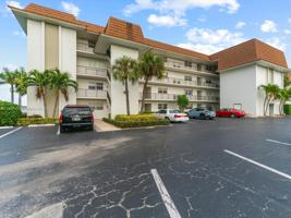 2936 Lake Shore Dr Unit 402