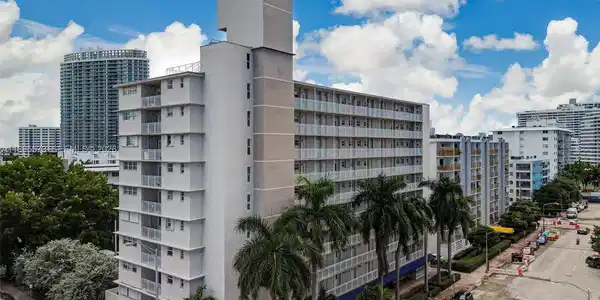 1300 Lincoln Rd