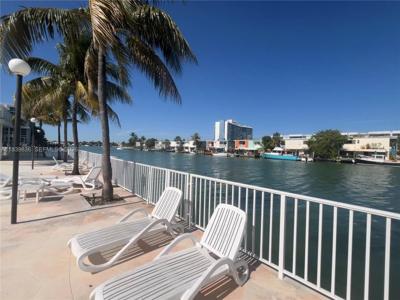 7207 Bay Dr