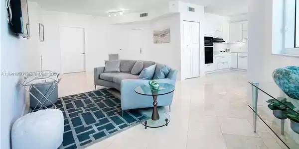 300 S Pointe Dr