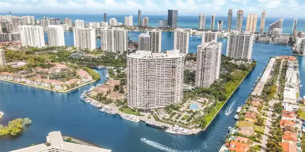 1000 W Island Blvd