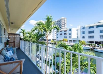 3721 NE 170th St Unit 4