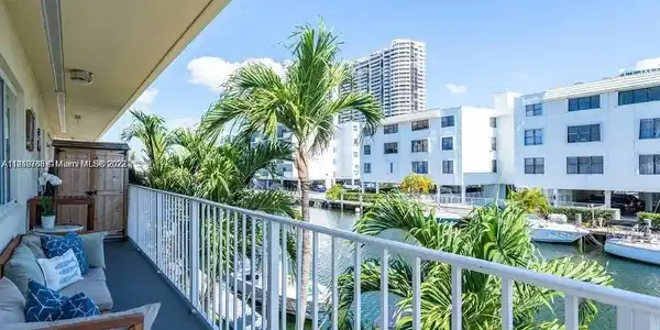 3721 NE 170th St Unit 4