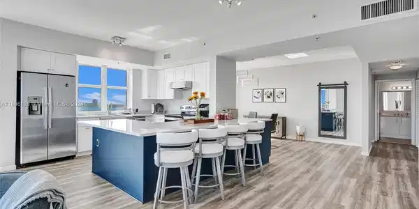 7900 Harbor Island Dr