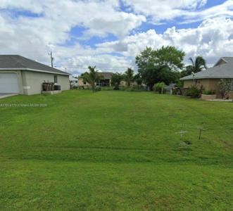 3807 SW 8th Ct