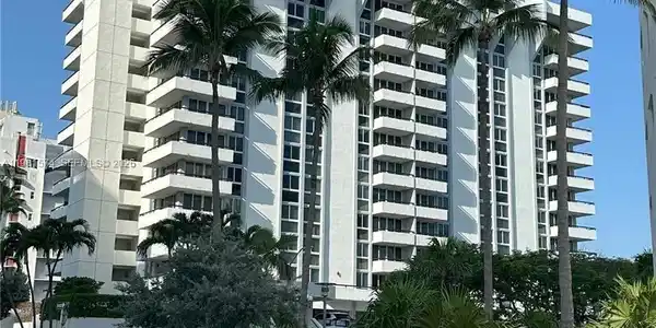 3200 Collins Ave