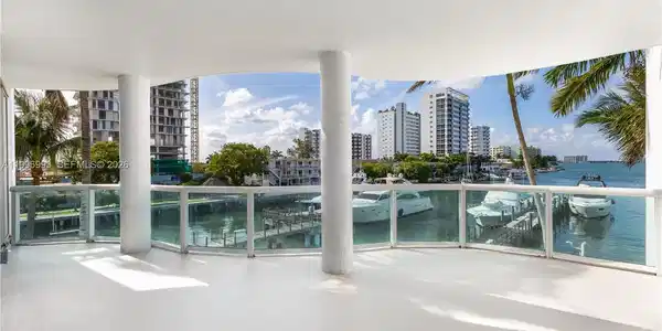 7914 Harbor Island Dr