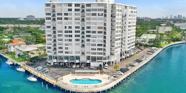 11930 N Bayshore Dr
