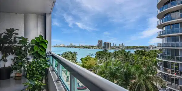 1800 N Bayshore Dr