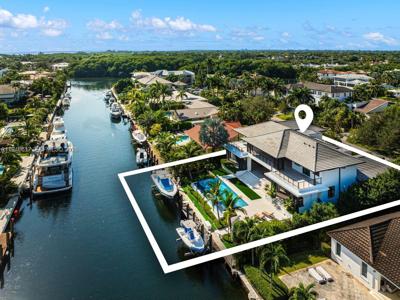 6853 Sunrise Ct