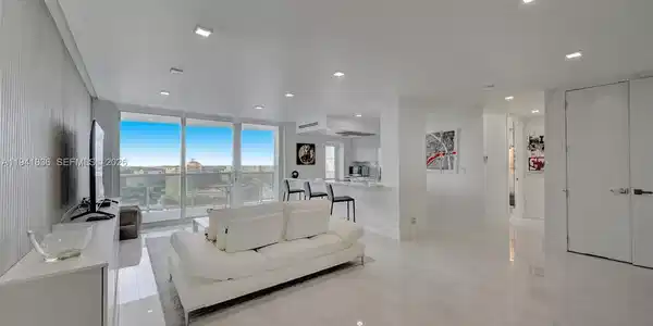 2715 N Ocean Blvd