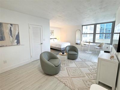 2899 Collins Ave