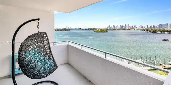 11 Island Ave