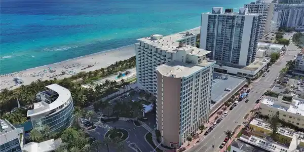 2899 Collins Ave