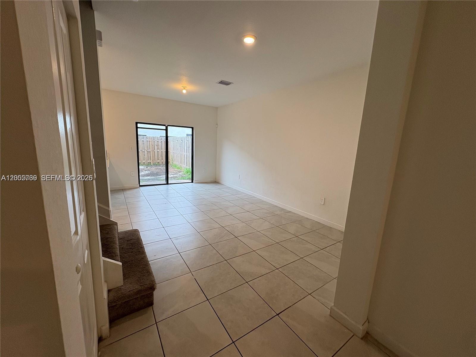 Image 3: Living Room - view from entrance