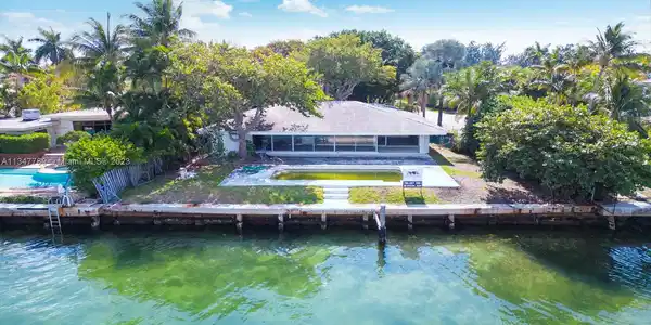 945 N Shore Dr