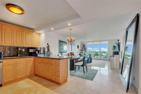 2301 Collins Ave