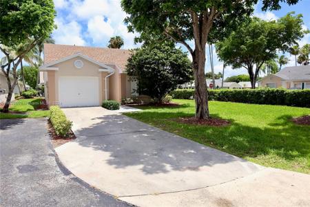 467 SE 22nd Dr