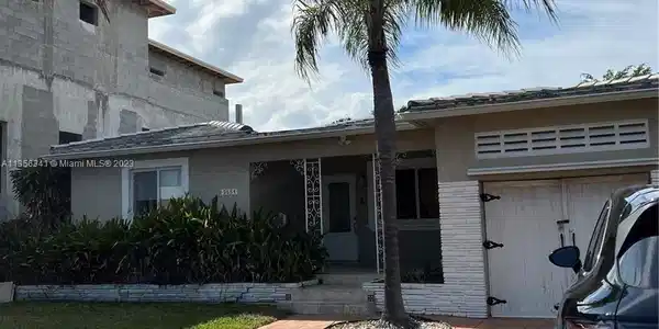 9564 Carlyle Ave