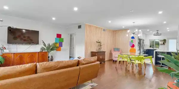 1140 102nd St