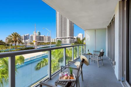 2602 E Hallandale Beach Blvd