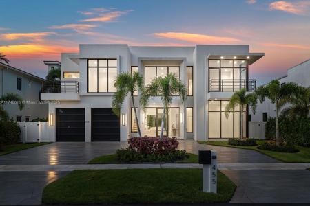 455 NE 4th St