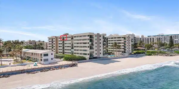 Image 2: BEACH VIEWS