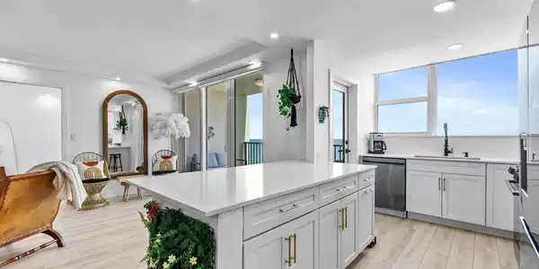Image 3: OCEAN VIEW KITCHEN