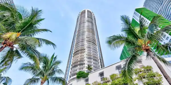 1750 N Bayshore Dr