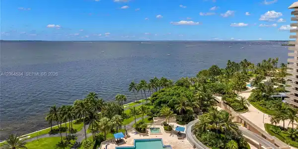 3 Grove Isle Dr