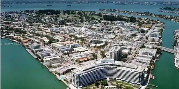 900 Bay Dr