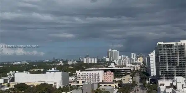 1800 Collins Ave