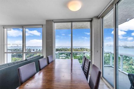 7900 Harbor Island Dr