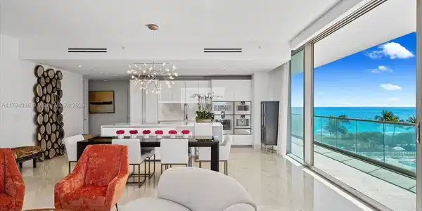10201 Collins Ave