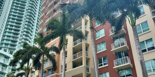 2000 N Bayshore Dr