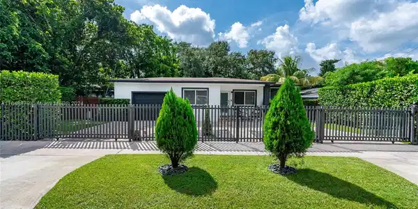 8381 E Dixie Hwy