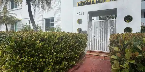 6941 Bay Dr