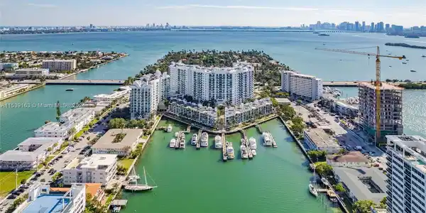 7900 Harbor Island Dr