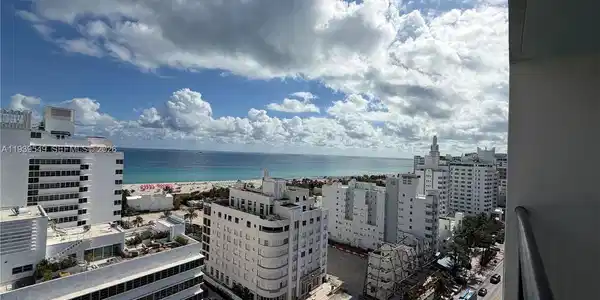 1800 Collins Ave