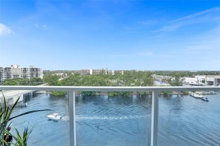 1401 N Riverside Dr