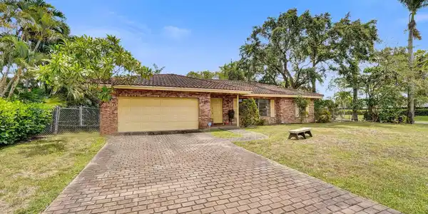3530 NE 25th
