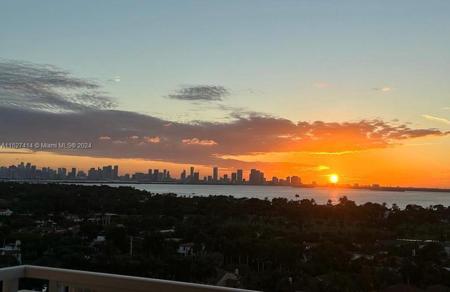 5600 Collins Ave
