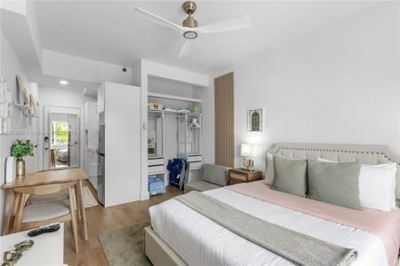 255 W 24th St