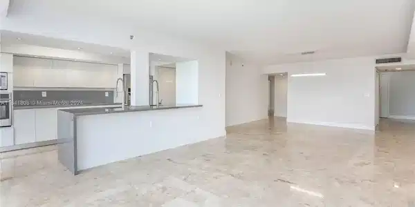 9341 Collins Ave