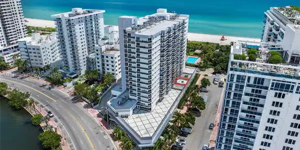 2401 Collins Ave