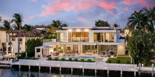 2560 Del Lago Dr