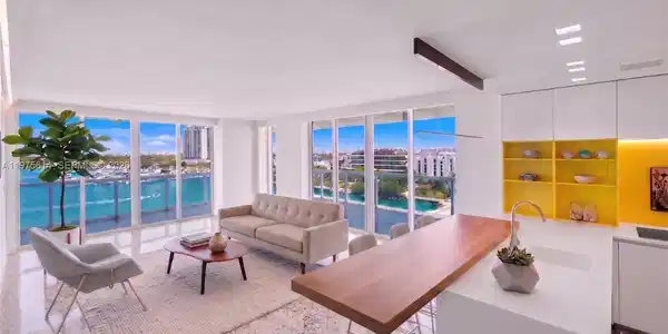 10 Venetian Way