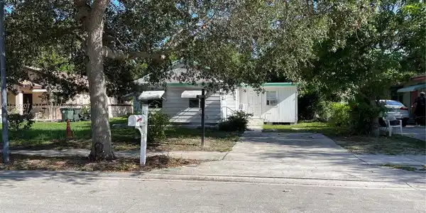 156 S NE 11th Street