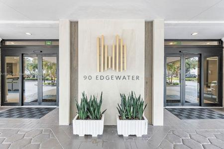 90 Edgewater Dr