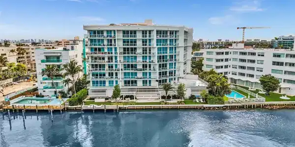 9821 E Bay Harbor Dr